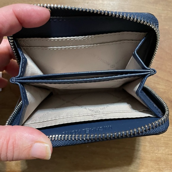 Michael Kors … wallet … zip around card case .. NWT - Picture 3 of 7